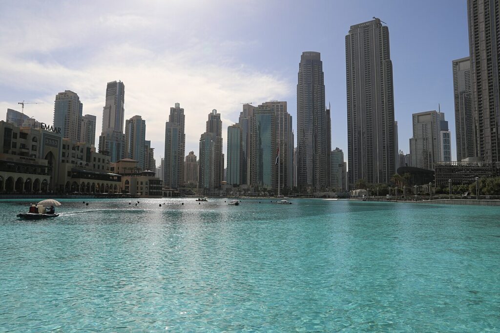 Dubai, dubai mall, veduta dalla piazza delle fontane 03